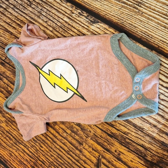 JUSTICE LEAGUE Other - JUSTICE LEAGUE 3-6 MONTH BOYS FLASH ONSIE